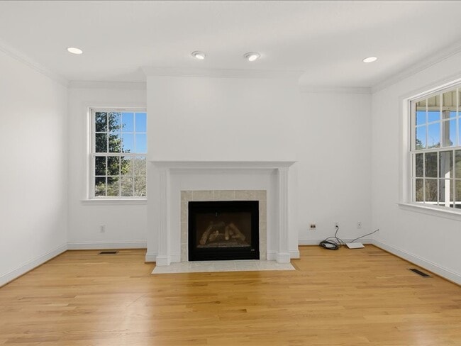 Building Photo - 5320 Baumgardner Rd