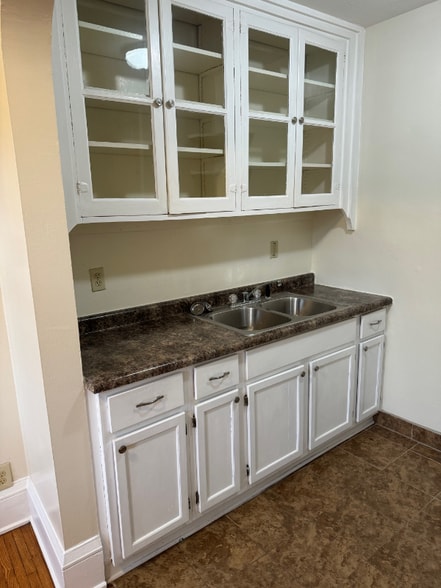 Building Photo - 1049 Goodrich Ave