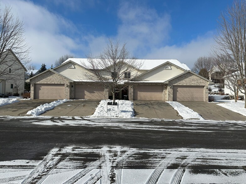 Front of Building - 2958 Kentville Dr