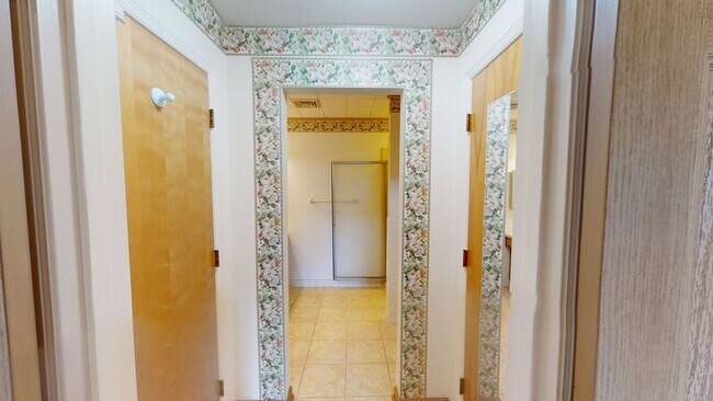 Building Photo - 539 E Rahn Rd