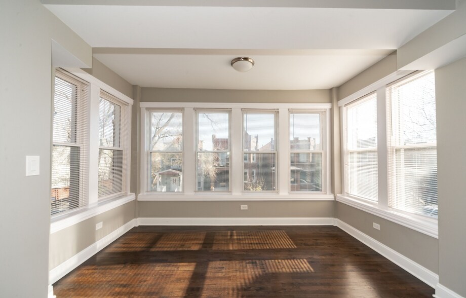 Building Photo - 2428 N Avers Ave