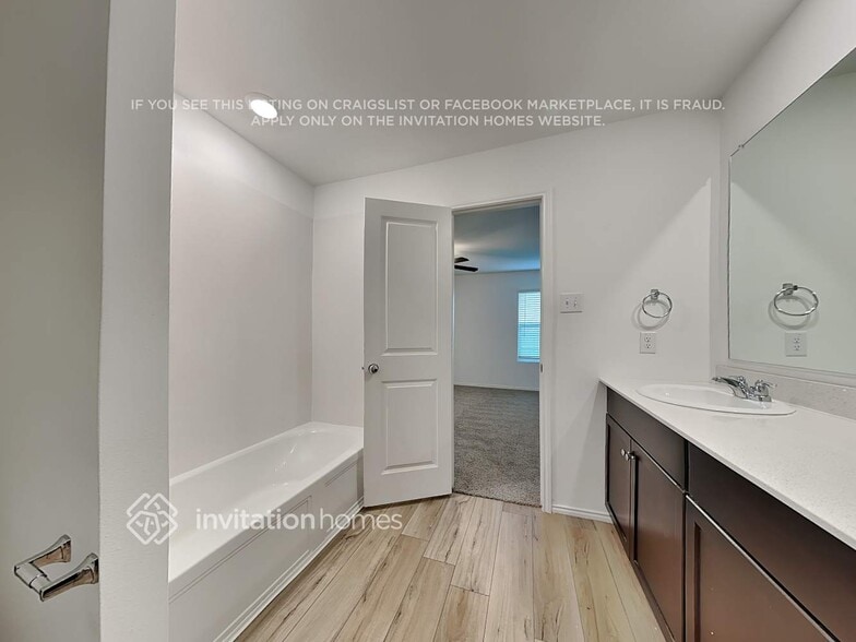 Building Photo - 512 Autumnwood Way