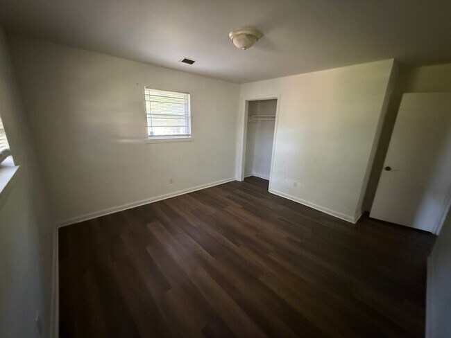 Building Photo - 3404 Violet Dr