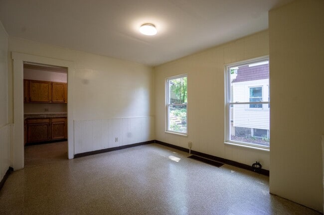 Building Photo - 909 Lancaster Ave