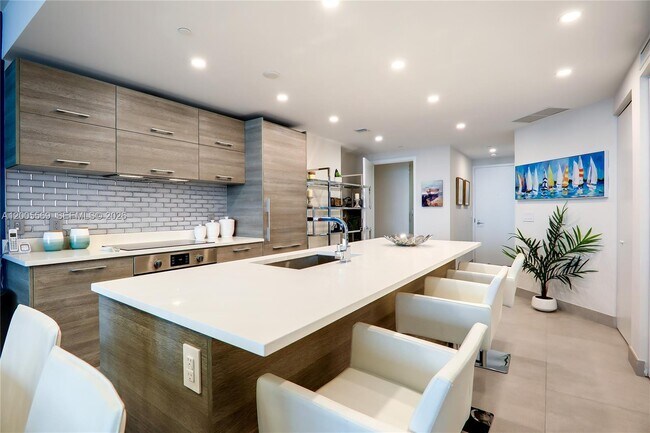 Building Photo - 650 NE 32nd St