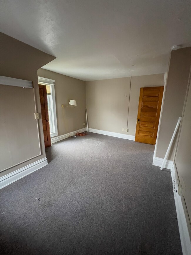 Building Photo - 921 Linden Grove Ave