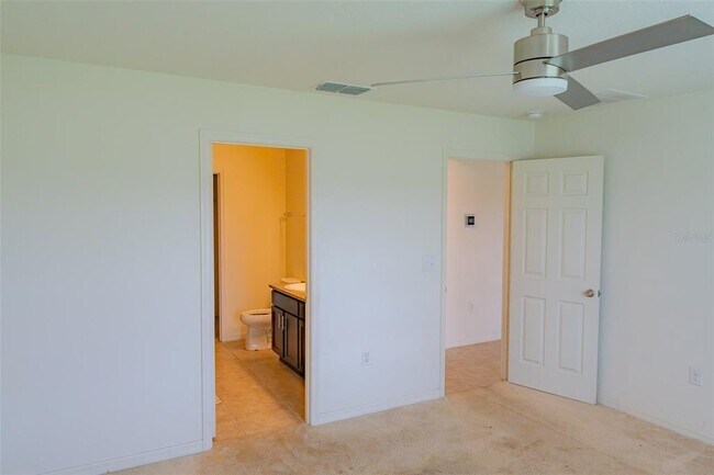 Building Photo - 275 Lake Lucerne Way