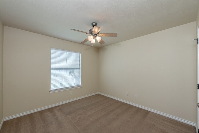 Building Photo - 3858 Oldenburg Ln