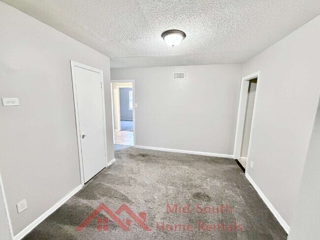 Building Photo - 3243 Boone St