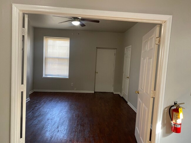 Building Photo - 6030A Etzel Avenue