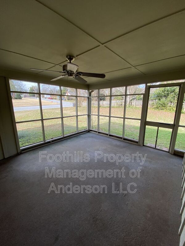 Building Photo - 401 Shannon Way