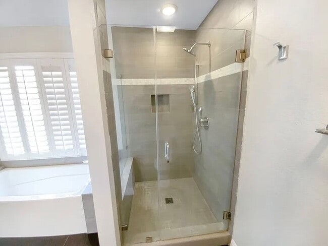 Building Photo - 5982 Birdie Dr