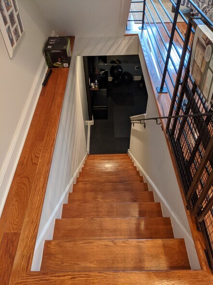 Building Photo - 624 Dudley St