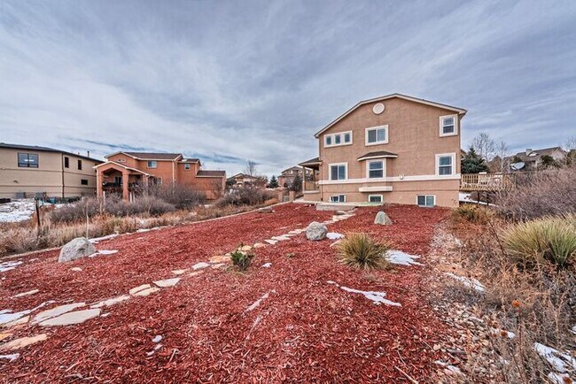 Building Photo - Stunning 5BR Home with Luxury Master Suite & Low-Maintenance Yard!