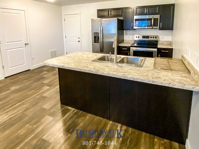 Building Photo - Beautiful 3 Bed 2 Bath Herriman Townhome!
