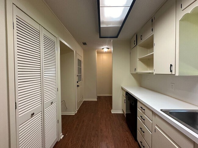 Building Photo - Charming 3 Bedroom in South Tyler!