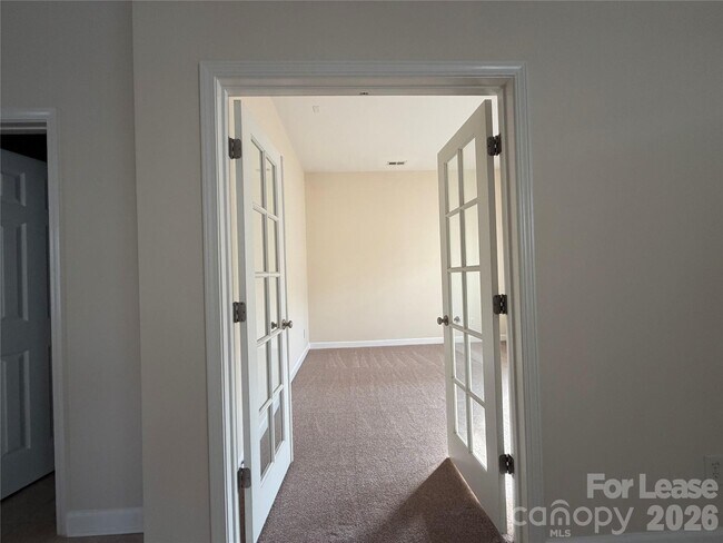 Building Photo - 9315 Rosalyn Glen Rd