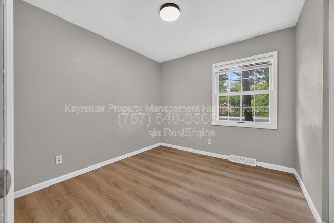 Building Photo - 4503 Leeward Dr
