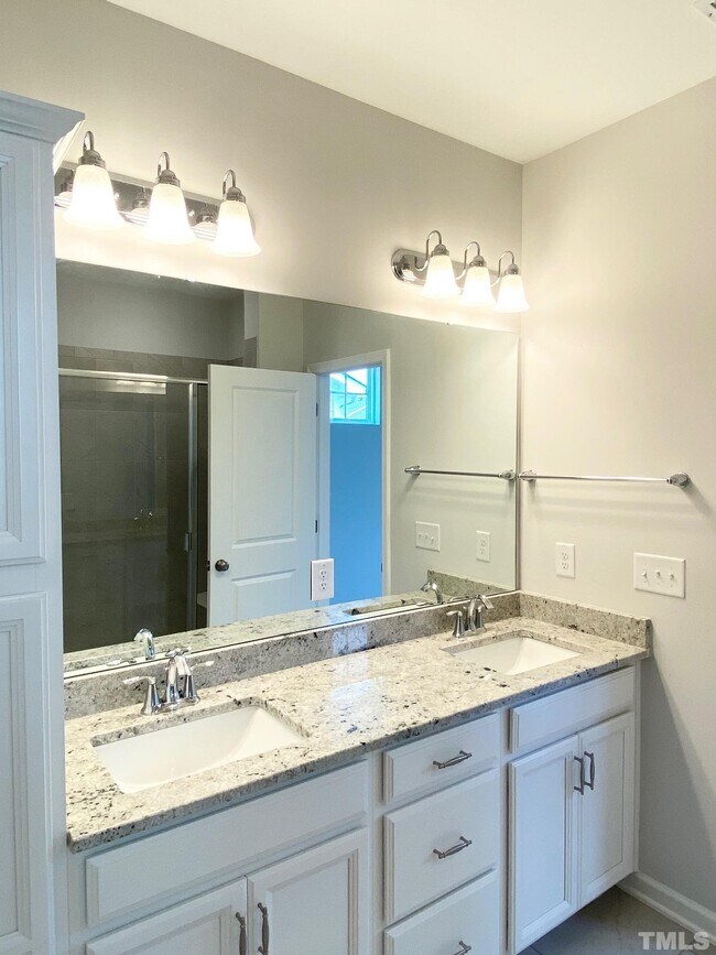 Building Photo - 1046 Commack Dr