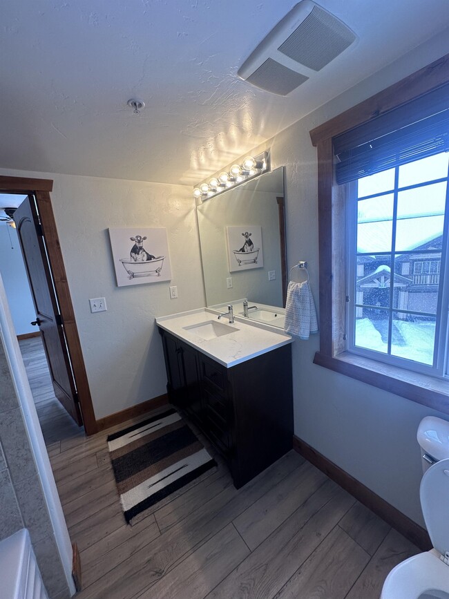 Building Photo - 3305 Columbine Dr