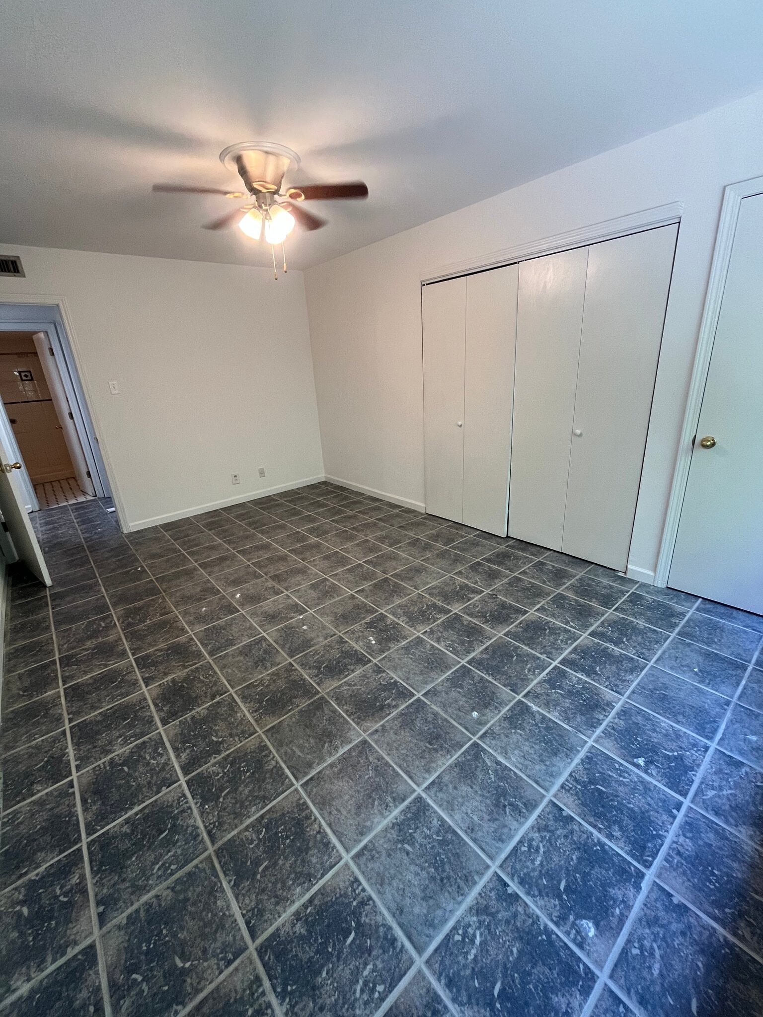 Building Photo - 3838 Pontchartrain Dr