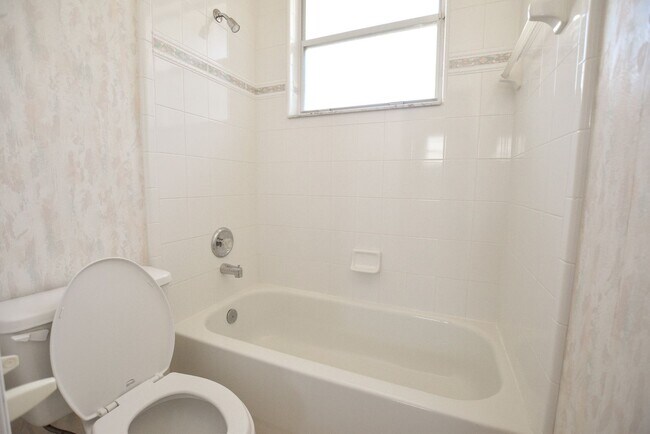 Building Photo - 5313 Lake Bluff Terrace