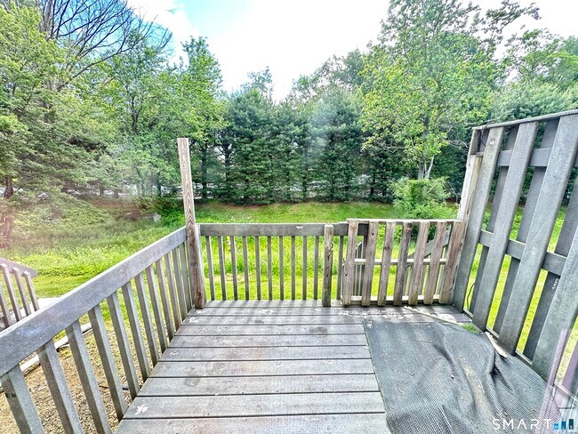 Building Photo - 20 Oak Ridge Dr