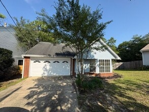 Building Photo - 818 Sparkleberry Cove