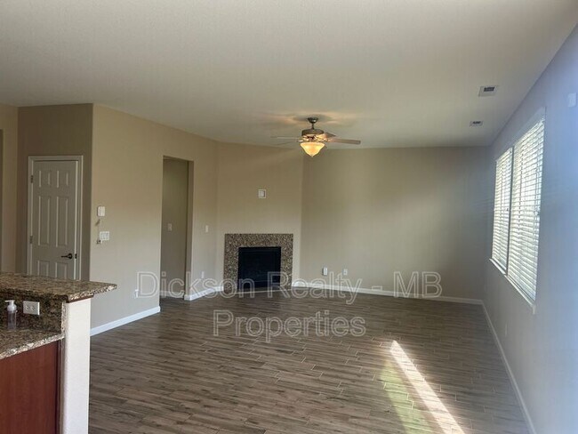 Building Photo - 10724 Grayslake Dr