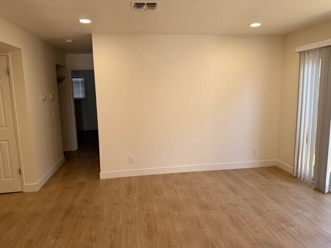 Building Photo - 5113-5115 Shell Street