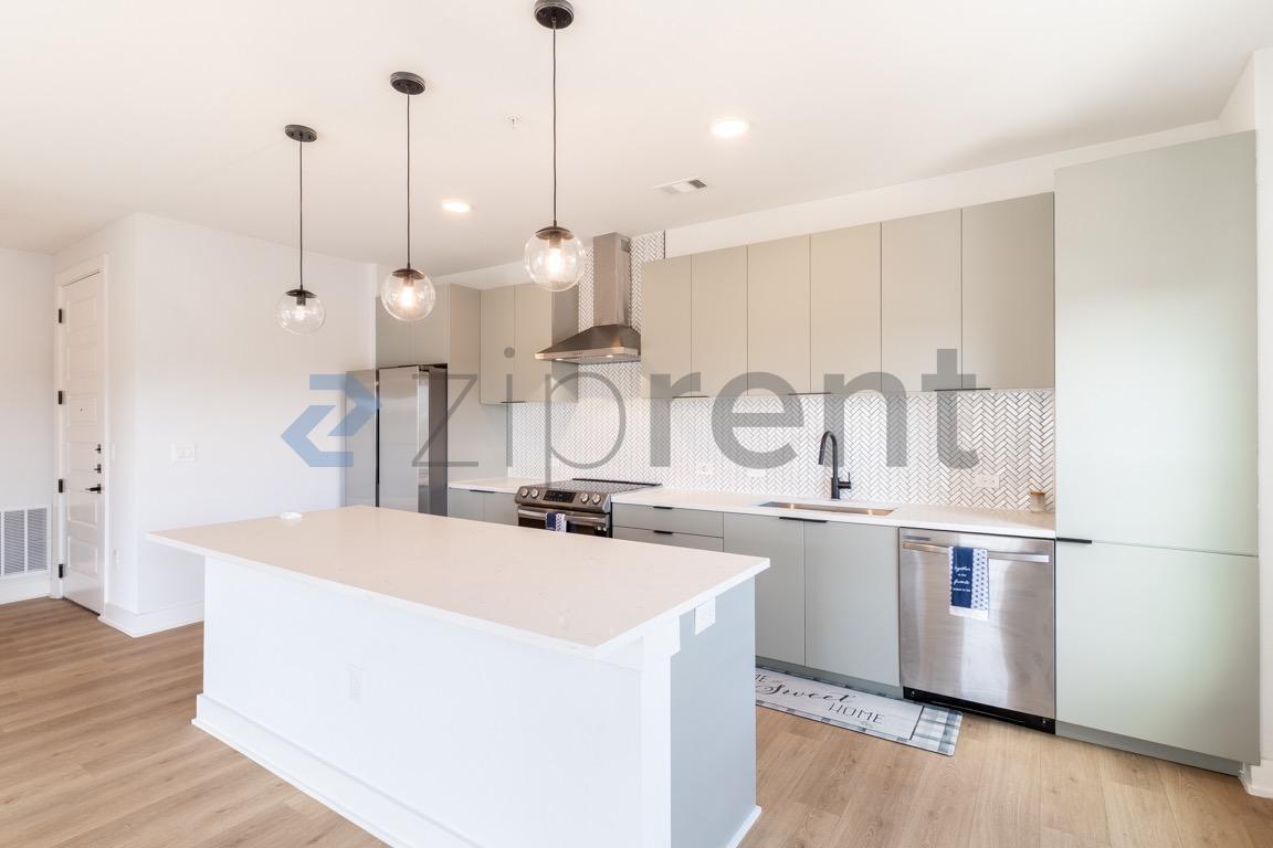 Building Photo - Unit 523