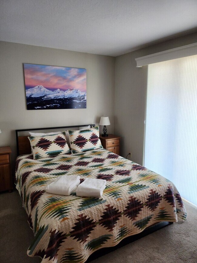 Building Photo - Seasonal Rental - Available through April 30, 2026