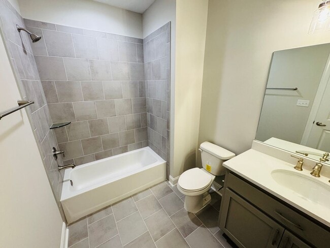 Building Photo - 3BR/3.5BA Townhome in The Crossing at Oxfo...