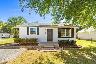 Building Photo - Updated 2 Bed 1 Bath in Coats - Pet Friendly!