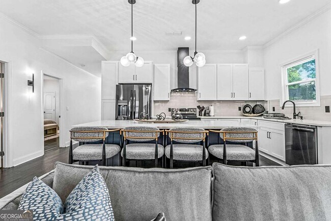 Building Photo - 620 Echo St NW