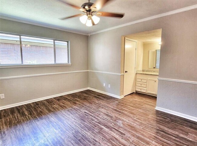 Building Photo - 612 Littlewood