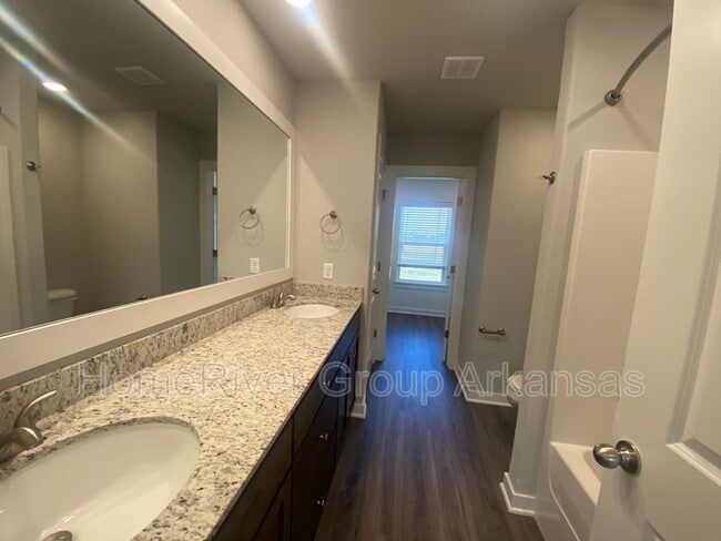 Building Photo - 418 N Mojave St