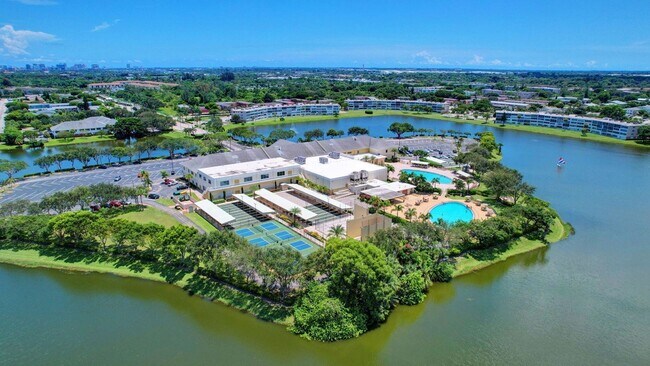 Building Photo - 22 Andover A