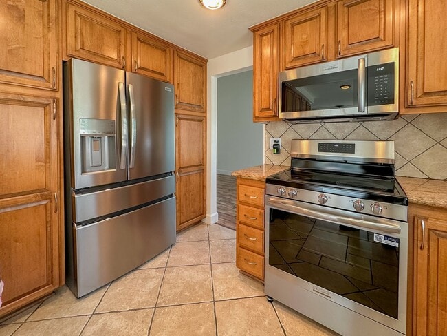 Building Photo - Stylish 4 Bedroom, 2 Bath Single-Story wit...