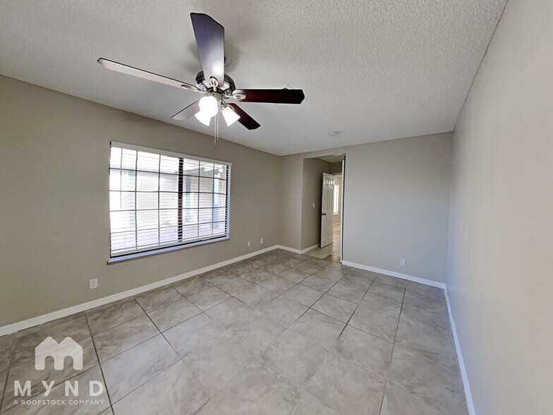 Building Photo - 1368 S Christy Ln