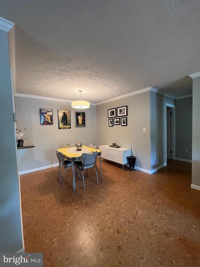 Building Photo - 7801 Willow Point Dr
