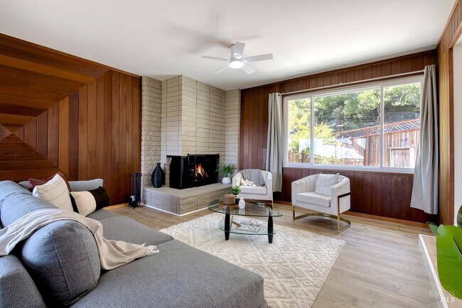 Building Photo - 76 Oak Springs Dr