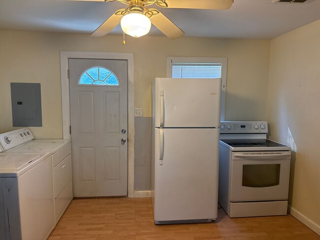 Building Photo - Cozy 2 bedroom remodeled home