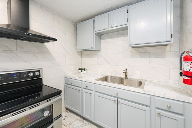 Building Photo - 1920 Madison St