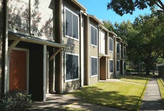 Building Photo - 10250 Lands End Dr