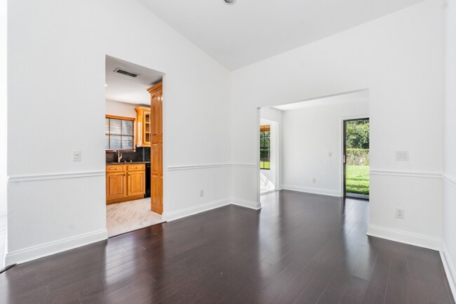 Building Photo - 4283 Brentwood Park Cir