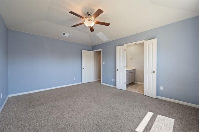 Building Photo - 529 View Dr