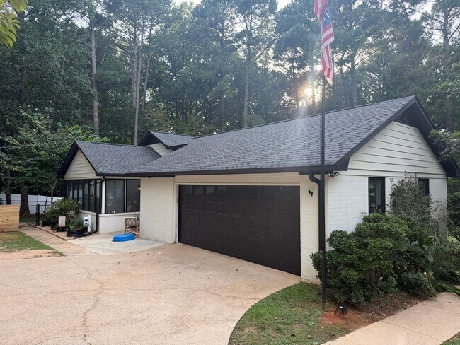 Building Photo - 1120 Creek Bridge Dr