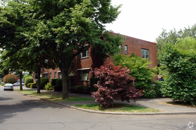 Building Photo - 3005 SE Morrison St