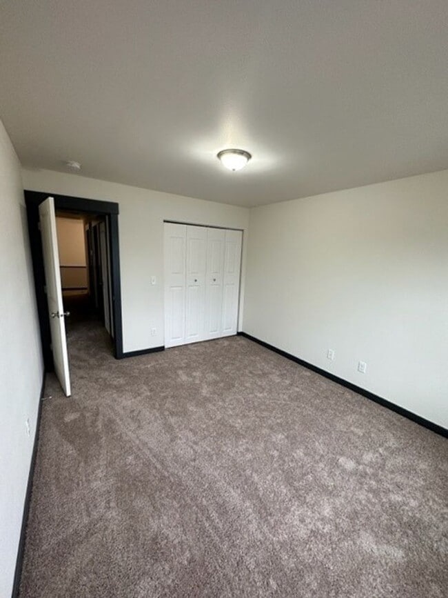 Building Photo - Newer Construction & Pet Friendly! 3 Bed 2.5 Bath Home Available!